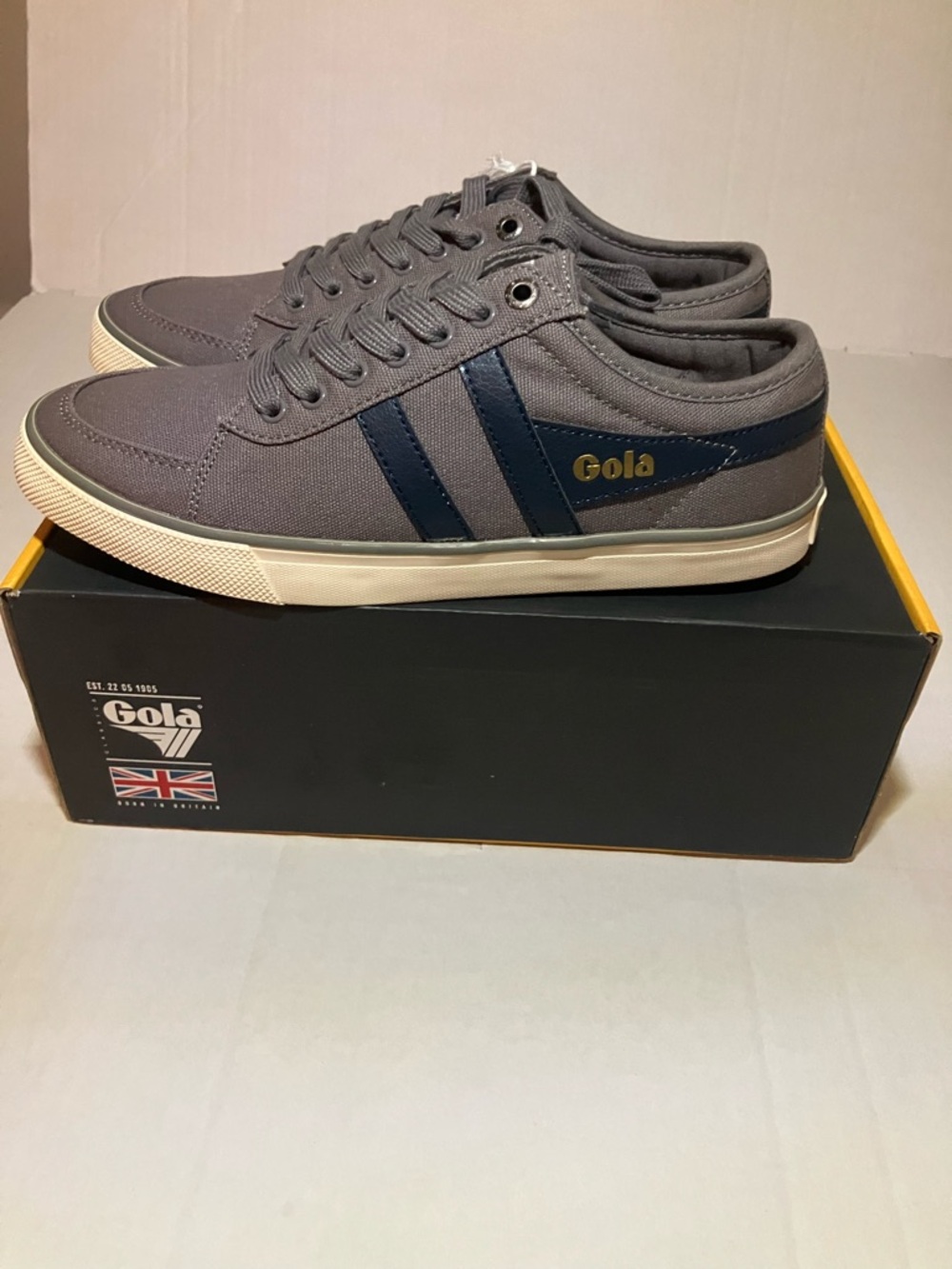 Men’s Gola comet Canvas Low-Top Sneakers in Gray with Navy Stripes